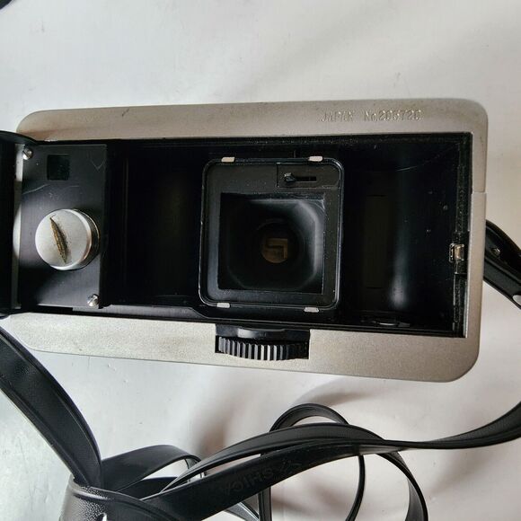 Yashica EZ-Matic Electronic Camera Yashinon 37mm 1:2.8 lens 126 Film Untested - Picture 9 of 9